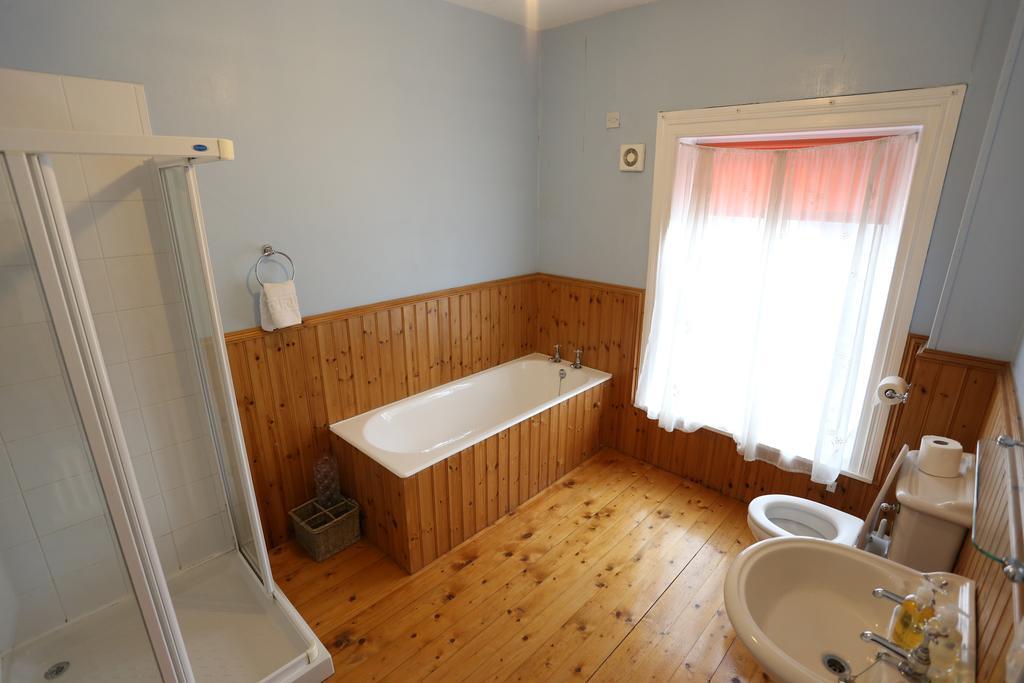 Corratavey Guest Accommodation บัลลีคาสเซิล ภายนอก รูปภาพ